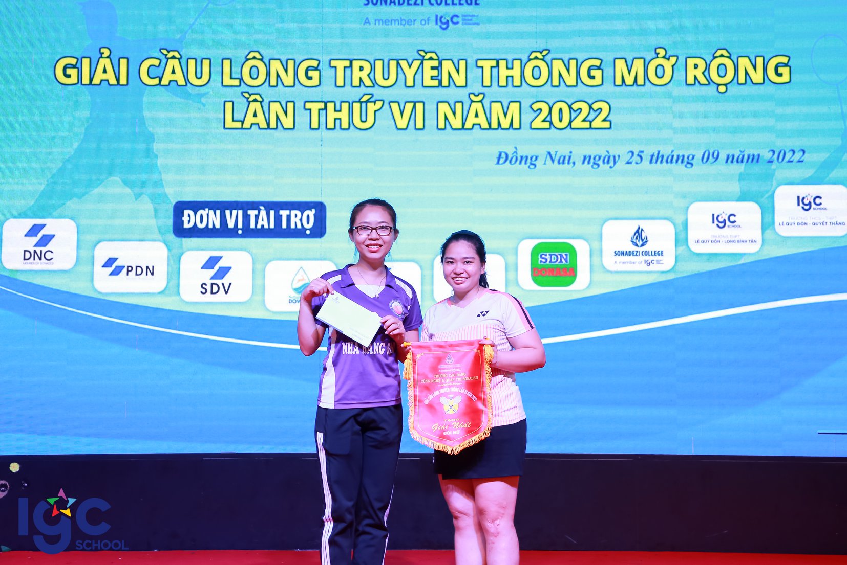 Chúc mừng cô Phan Nguyễn Ngọc Quyên & cô Tăng Thị Kim Khánh đã xuất sắc giành Giải Nhất - Đôi nữ tại Giải cầu lông truyền thống Sonadezi College lần VI mở rộng 2022